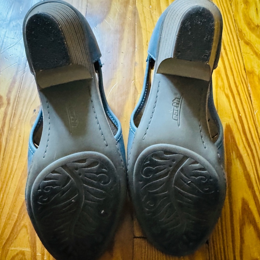 Women's Earth Blue Leather Ankle Boots size 9D Wide - Picture 3 of 5